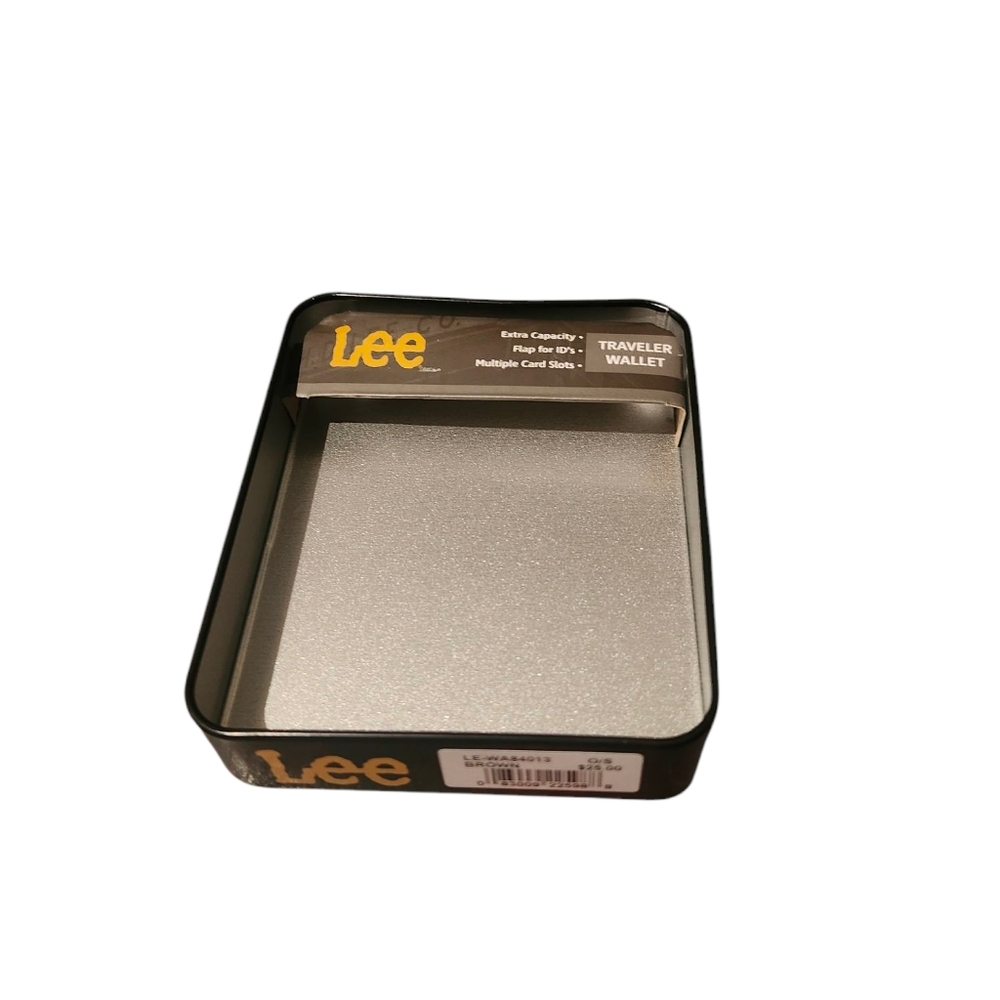 Lee Traveler Wallet in Metallic Silver